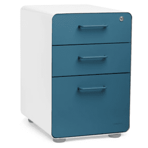 Used Poppins Stow Box, Box, File Pedestal in White & Blue This pedestal offers secure storage for documents and personal items, featuring powder-coated steel construction with a matching painted steel interior. One lock secures all three drawers, ensuring privacy and organization. Powder-coated steel construction 3 Drawers: Box, Box, File Lock secures all drawers Dimensions: 16"Wx22"Dx24"H Ideal for offices, executive suites, and collaborative workspaces.