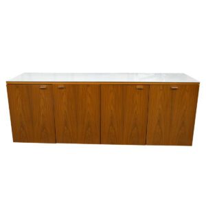 Used Neinkamper SIMPLE Series 95″ W Credenza W/ Frosted Glass Top Measuring 95" wide, 25" deep, and 34" high. This credenza is both functional and affordable, designed to integrate with other Nienkämper collections for a cohesive and refined aesthetic. Key features include: Veneer Frosted Glass Top Two doors Chrome-plated Door Pulls Perfect for any setting, from training rooms to private offices, conference rooms, and boardrooms, the SIMPLE Series offers value and versatility for any budget.