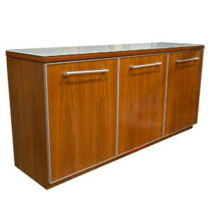 Used Neinkamper VOX Series 47″ W Two Door Credenza W/ Frosted Glass Top Measuring 71" wide, 20" deep, and 34" high. This credenza is both functional and affordable, designed to integrate with other Nienkämper collections for a cohesive and refined aesthetic. Key features include: Veneer Frosted Glass Top Silver Pull Handles & Door Trim  Perfect for any setting, from training rooms to private offices, conference rooms, and boardrooms.